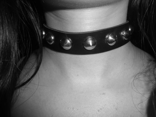 Gargantilha couro  spikes